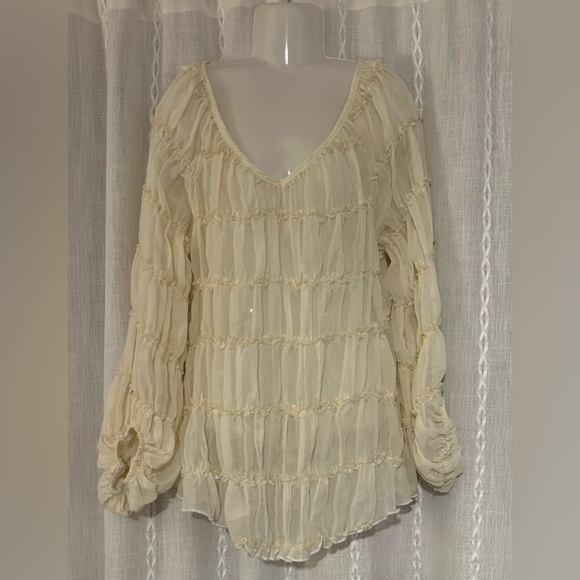 Blu Pepper Böhme Sheer v-neck cream blouse w/elastic at the cuffs.  Size S - Picture 5 of 15